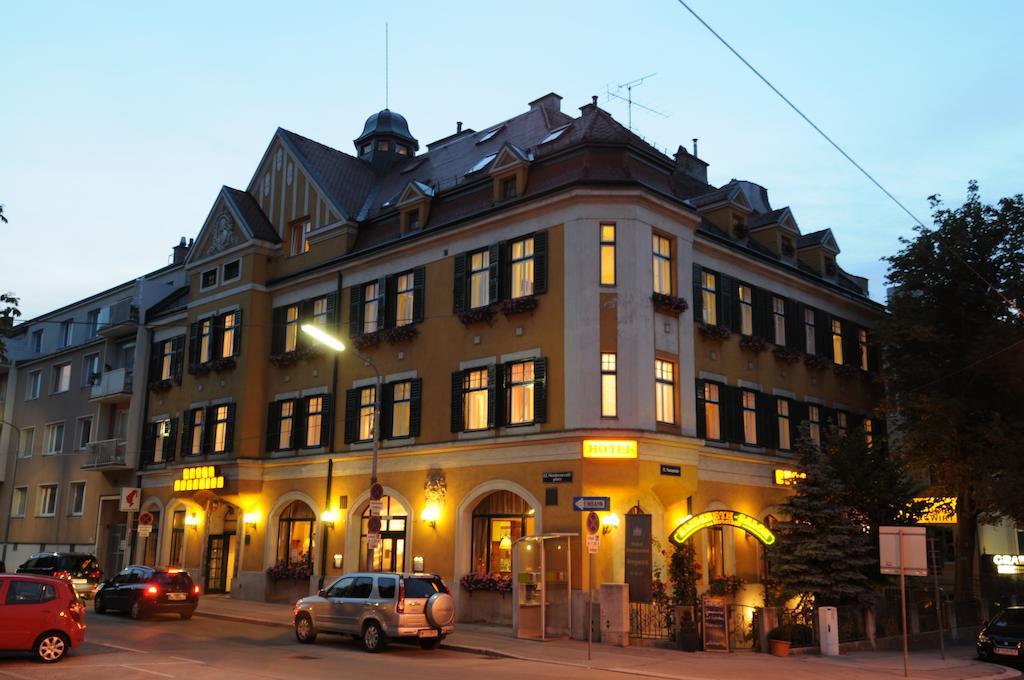 Hotel Bergwirt Schonbrunn ウィーン エクステリア 写真