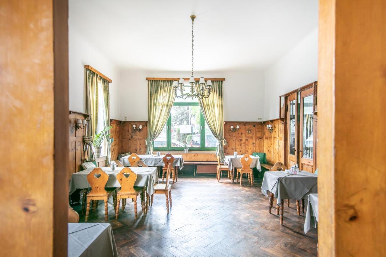 Hotel Bergwirt Schoenbrunn ウィーン エクステリア 写真