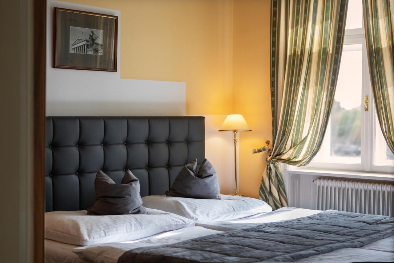 Hotel Bergwirt Schoenbrunn ウィーン エクステリア 写真