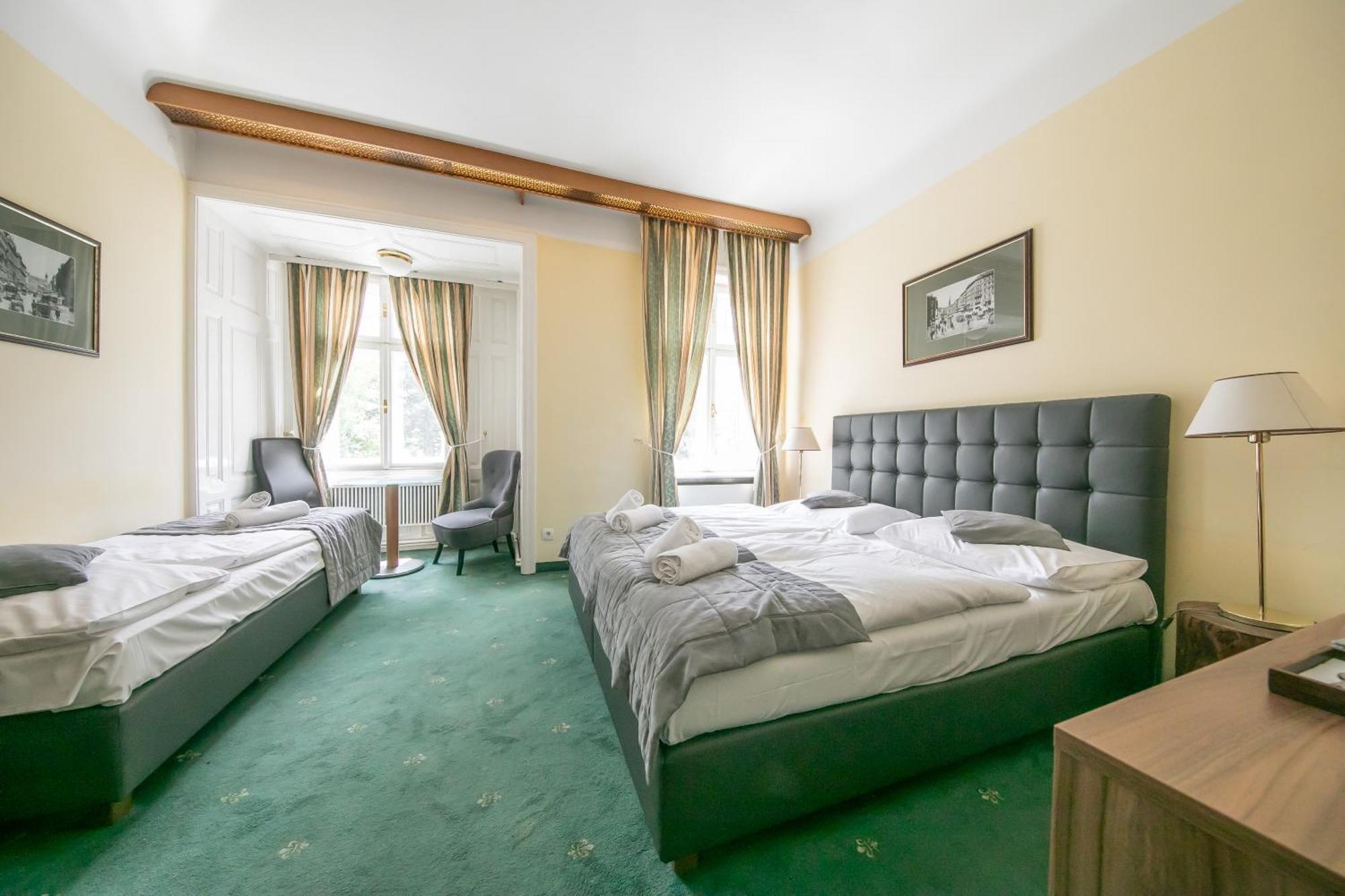 Hotel Bergwirt Schoenbrunn ウィーン エクステリア 写真