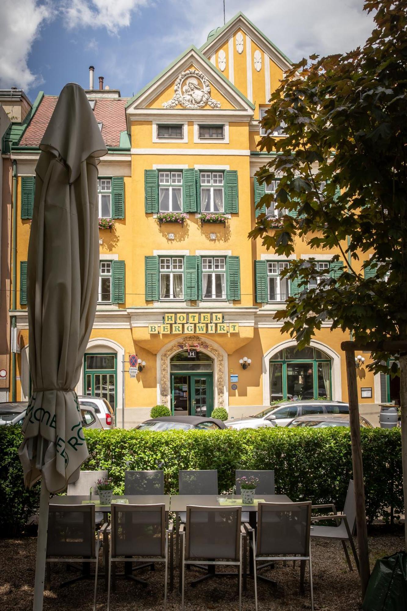 Hotel Bergwirt Schoenbrunn ウィーン エクステリア 写真