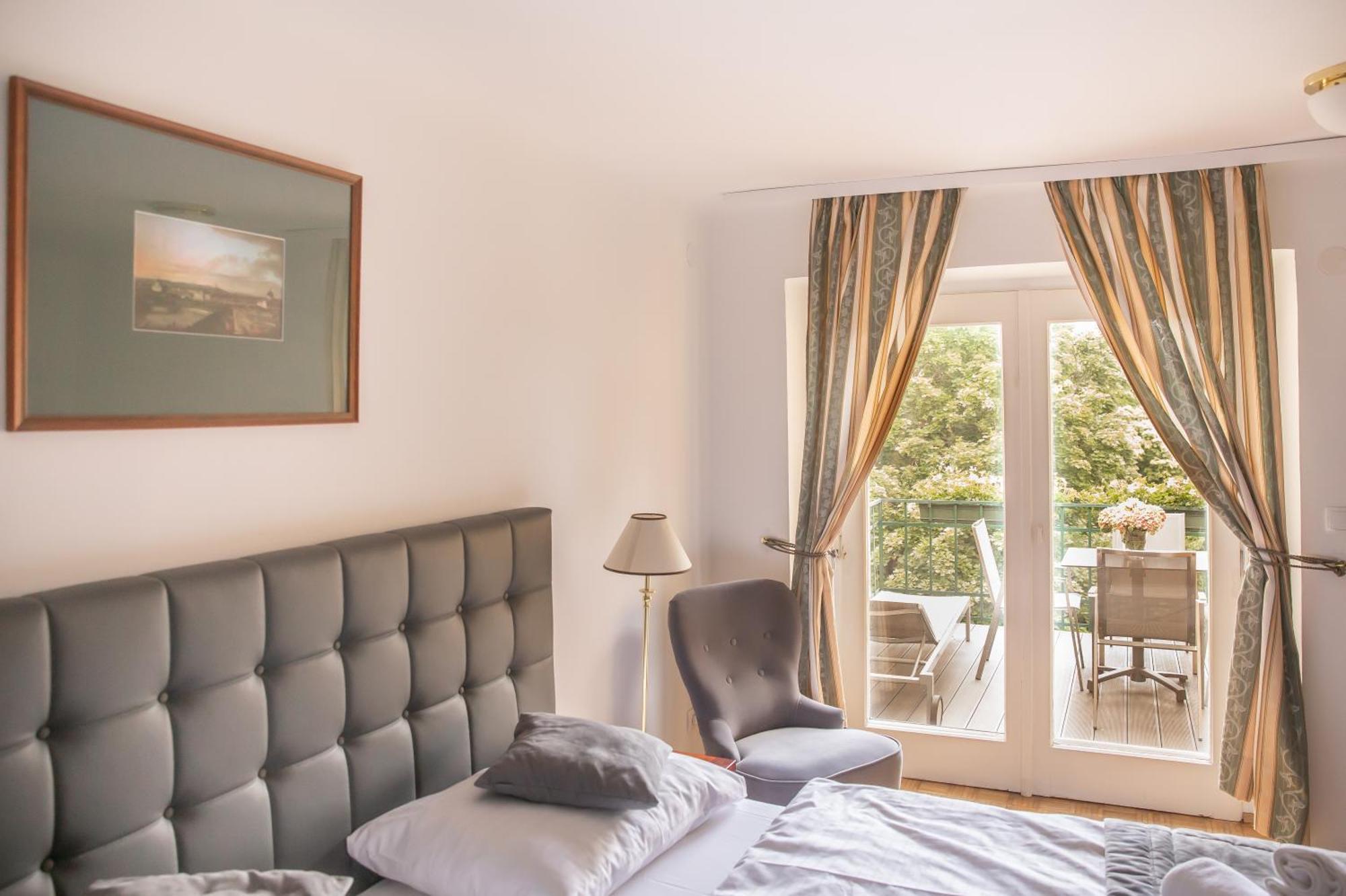 Hotel Bergwirt Schoenbrunn ウィーン エクステリア 写真