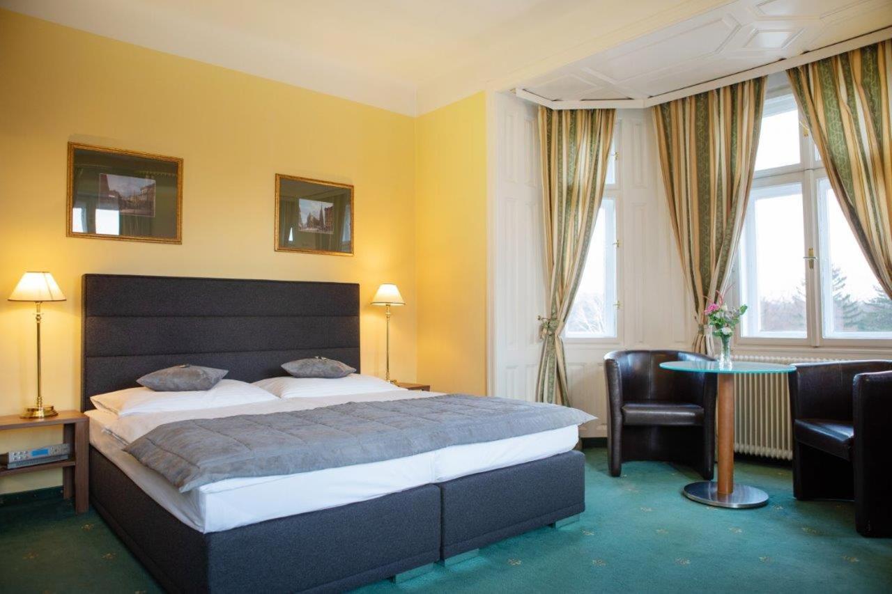 Hotel Bergwirt Schoenbrunn ウィーン エクステリア 写真