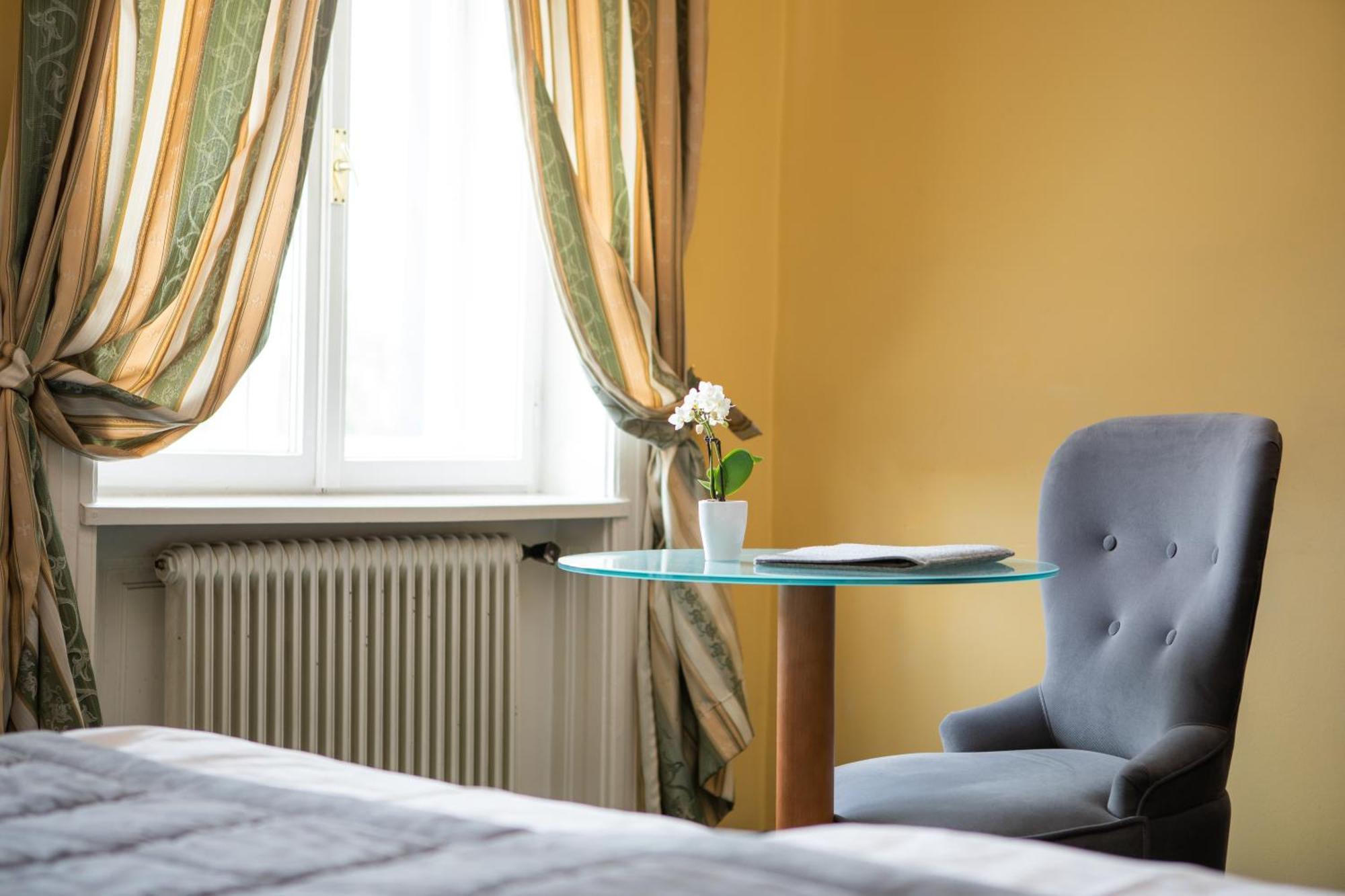 Hotel Bergwirt Schoenbrunn ウィーン エクステリア 写真
