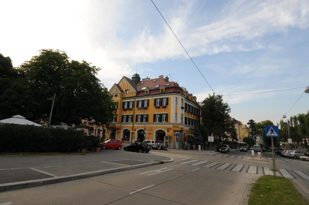 Hotel Bergwirt Schoenbrunn ウィーン エクステリア 写真